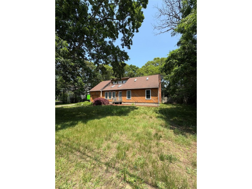 Your search stops Here! Welcome to 257 Wavecrest and Come - Beach Home for sale in Mastic Beach, New York on Beachhouse.com