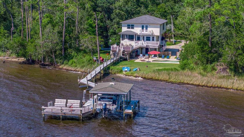 Welcome to this beautifully updated 5-bedroom, 3.5-bathroom - Beach Home for sale in Navarre, Florida on Beachhouse.com