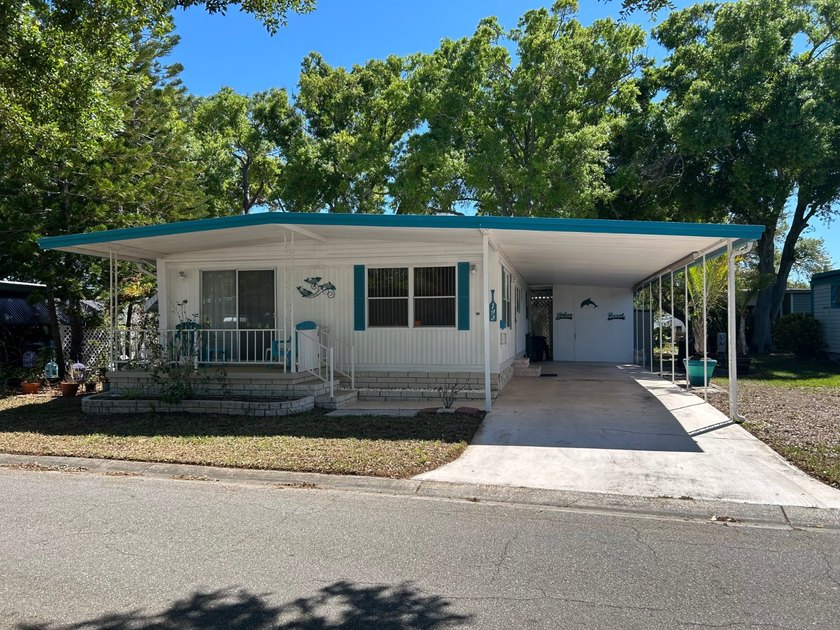 ABSOLUTELY METICULOUS - MOVE-IN READY - PRIME LARGO LOCATION - Beach Home for sale in Largo, Florida on Beachhouse.com