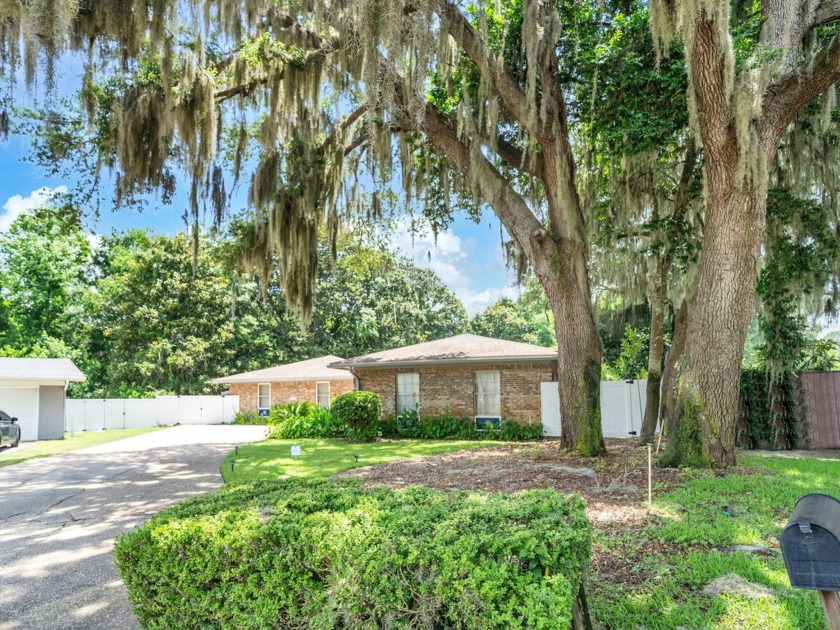 Northgate Estates newest listing. Nestled in a peaceful - Beach Home for sale in Fort Walton Beach, Florida on Beachhouse.com