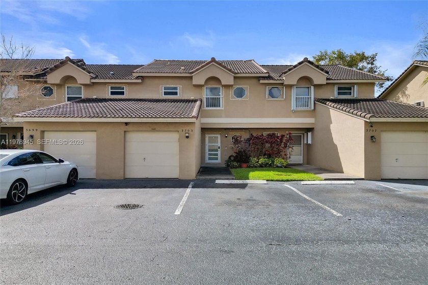 Beautifully updated 3-bedroom, 2.5-bath waterfront townhome - Beach Townhome/Townhouse for sale in Sunrise, Florida on Beachhouse.com