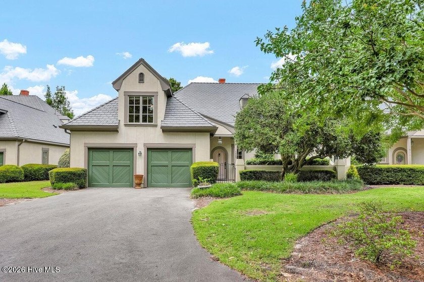 Welcome to this perfectly situated 3-bedroom, 3-bath Pembroke of - Beach Condo for sale in Wilmington, North Carolina on Beachhouse.com