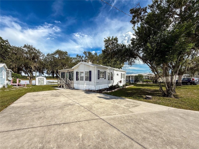 NO LOT RENT, it is a deeded lot, 2 bedrooms 1 Bath. A/C 2018 and - Beach Home for sale in Weeki Wachee, Florida on Beachhouse.com