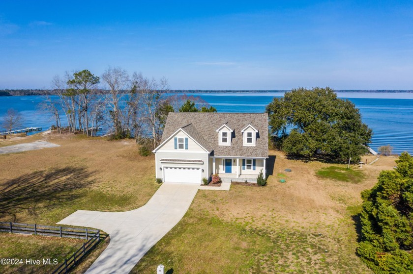 Let your Water front dream come true with this gorgeous home - Beach Home for sale in Sneads Ferry, North Carolina on Beachhouse.com