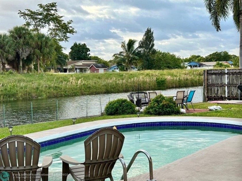 Great opportunity to own this 3/2 single family home in the - Beach Home for sale in Tamarac, Florida on Beachhouse.com