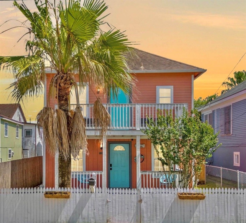 PRICED TO SELL. This fully furnished succesful short term rental - Beach Home for sale in Galveston, Texas on Beachhouse.com