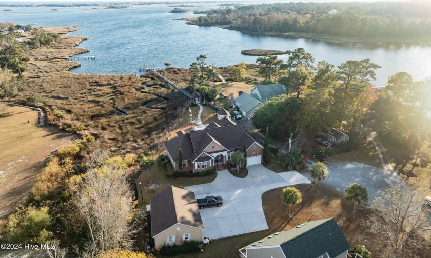 Rare waterfront find for mainland Surf City!! This soundfront - Beach Home for sale in Surf City, North Carolina on Beachhouse.com