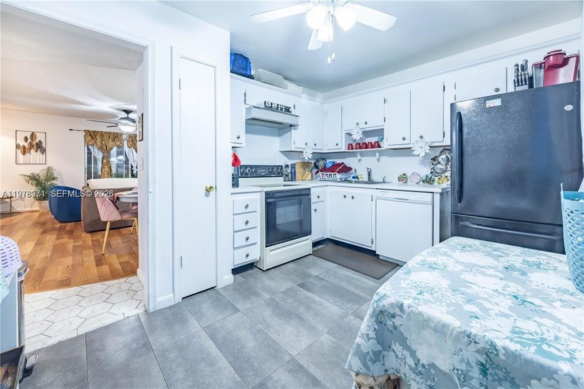 Beautiful 1-bedroom, 1.5-bath condo located on the second floor - Beach Condo for sale in Lauderhill, Florida on Beachhouse.com