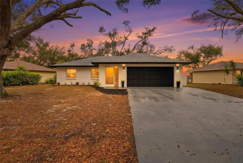 Fully renovated 2-bedroom, 2-bath split floor plan home in the - Beach Home for sale in Venice, Florida on Beachhouse.com