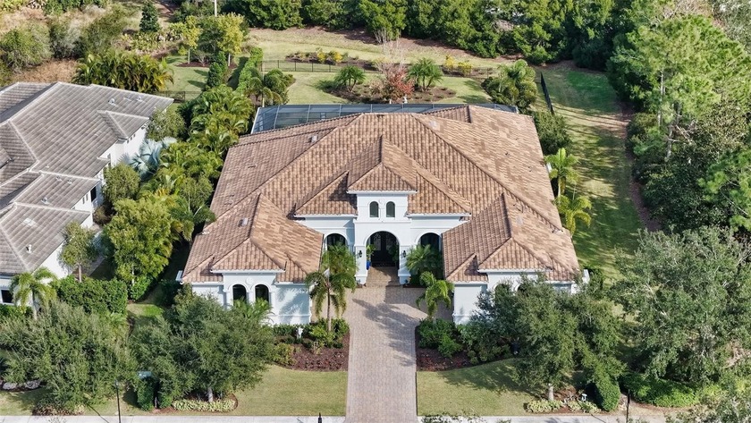 Exquisitely customized Stock Signature residence set on an - Beach Home for sale in Lakewood Ranch, Florida on Beachhouse.com