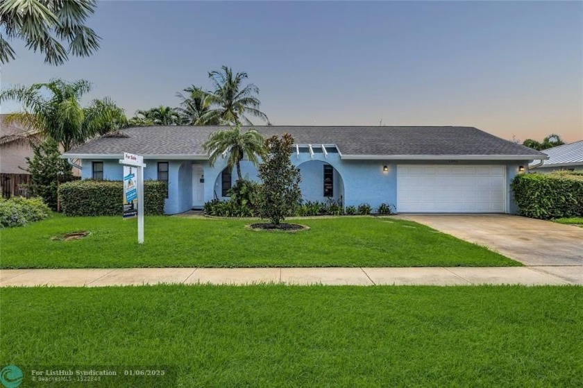 Home warranty and up to $9,000 lender credit available with - Beach Home for sale in Wellington, Florida on Beachhouse.com