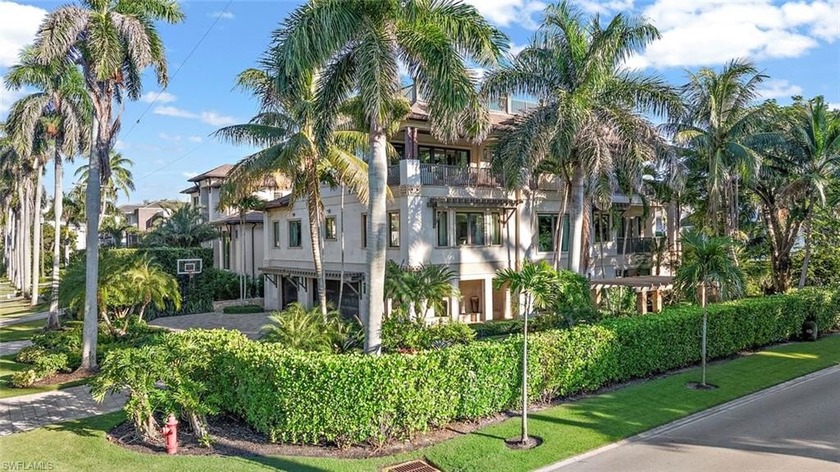 The perfect location in Old Naples, just one block from the - Beach Home for sale in Naples, Florida on Beachhouse.com