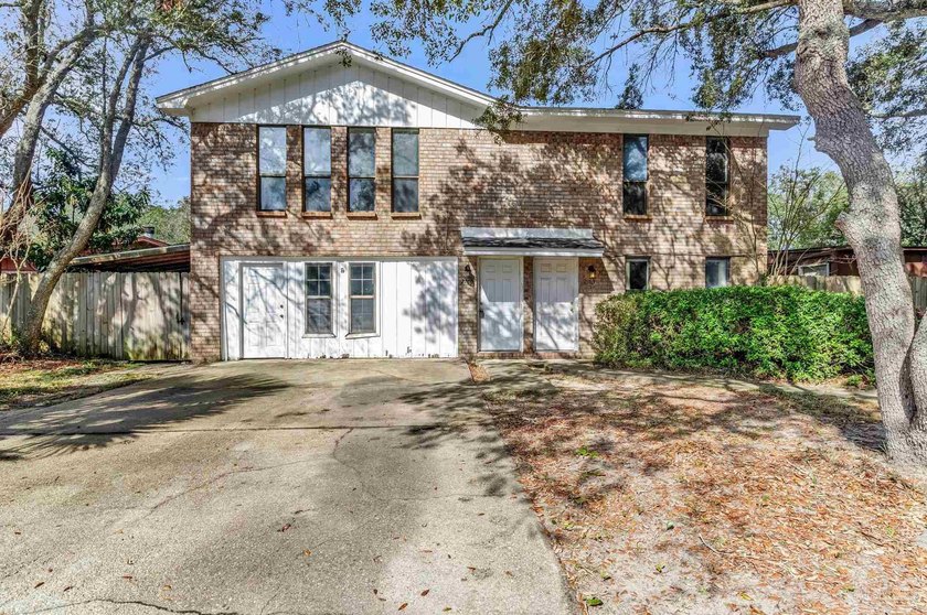 Rare opportunity to own a duplex investment property in Gulf - Beach Home for sale in Gulf Breeze, Florida on Beachhouse.com