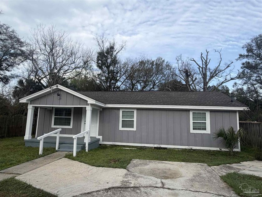 Welcome to 2911 North Hayne St in Pensacola, Florida-an inviting - Beach Home for sale in Pensacola, Florida on Beachhouse.com