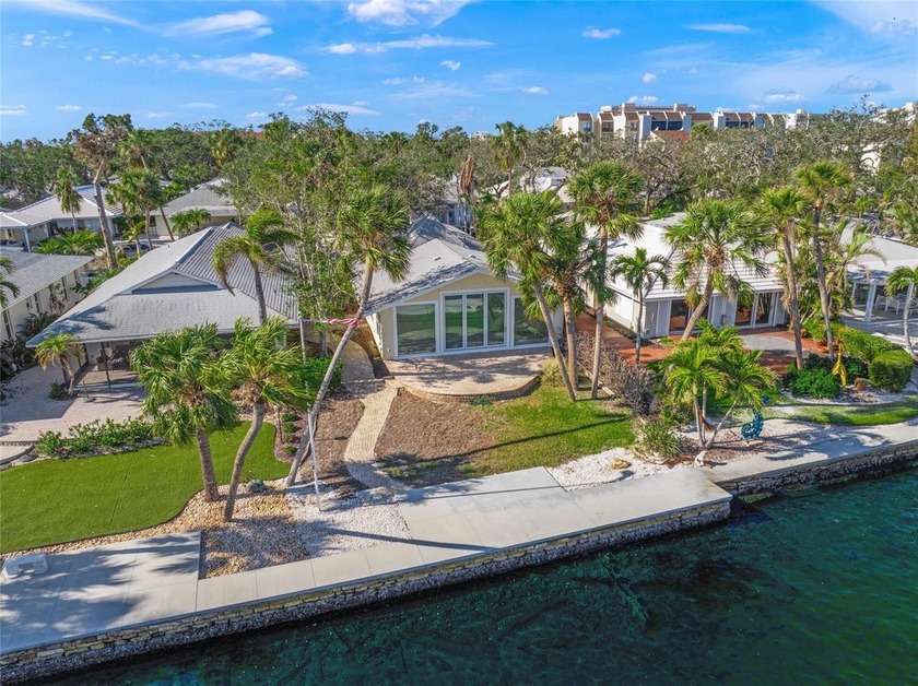 Exceptional waterfront villa on the Intracoastal Waterway in the - Beach Condo for sale in Sarasota, Florida on Beachhouse.com