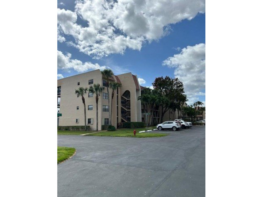 Move in ready, updated condo offered with or without furniture - Beach Condo for sale in West Palm Beach, Florida on Beachhouse.com