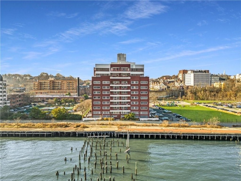 It's all about the views. Welcome to a world of glamour and - Beach Condo for sale in Staten  Island, New York on Beachhouse.com