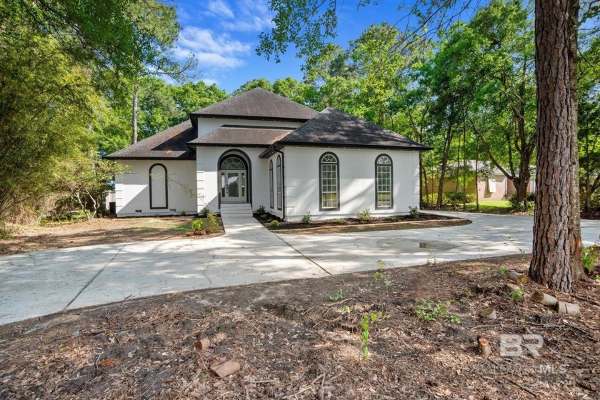 BREATHTAKING RENOVATION!! This immaculately renovated home - Beach Home for sale in Gulf Shores, Alabama on Beachhouse.com