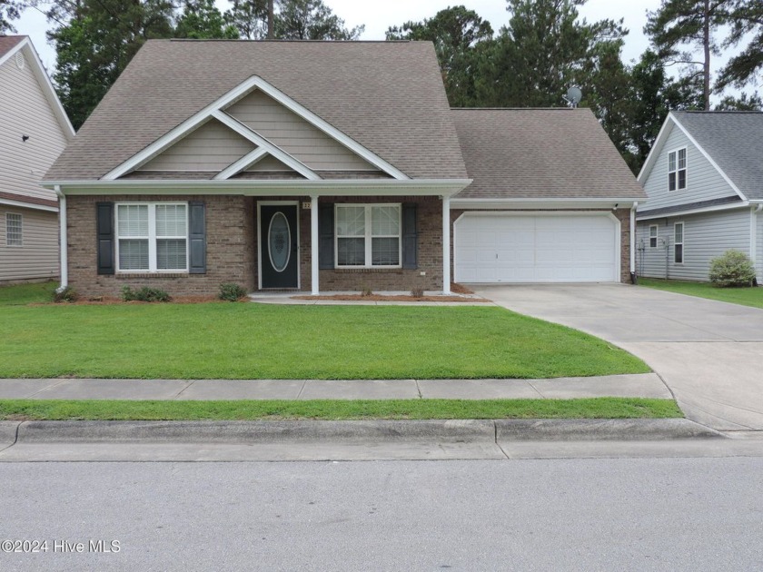 Gorgeous open floor plan in desirable golf course community of - Beach Home for sale in New Bern, North Carolina on Beachhouse.com