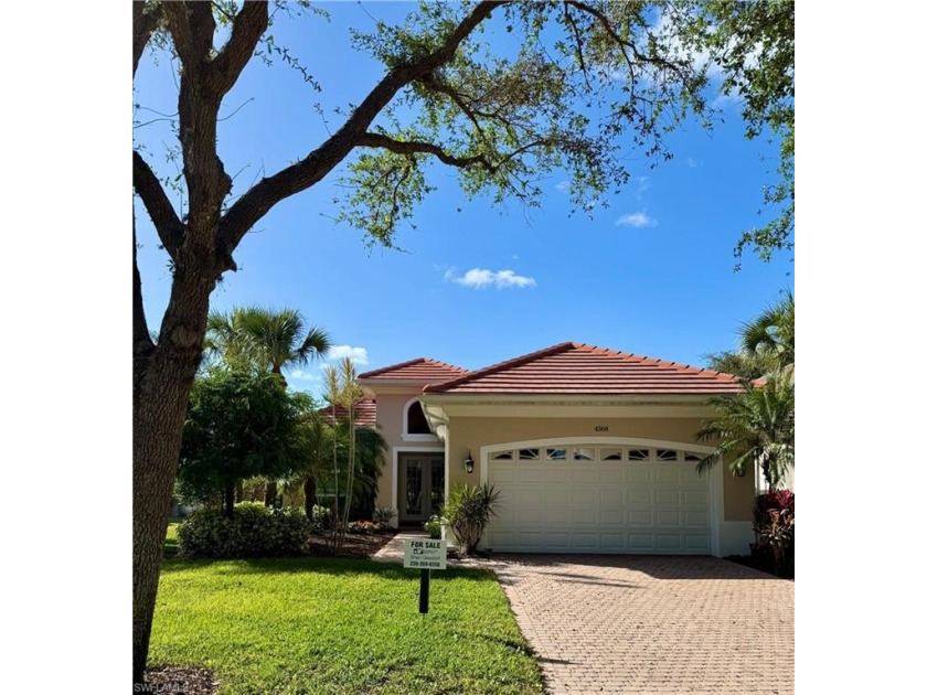 PRICED BELOW RECENT APPRAISED VALUE! Wonderful private home in - Beach Home for sale in Naples, Florida on Beachhouse.com