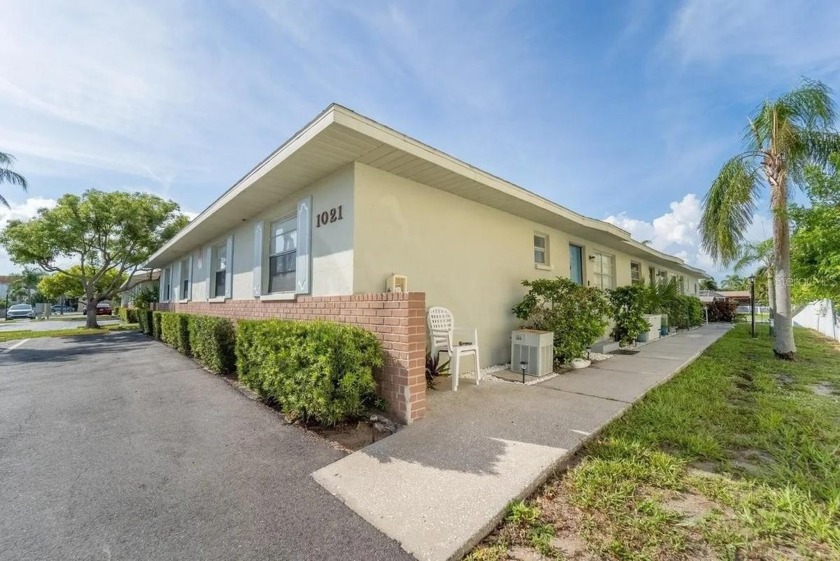 Enjoy the relaxing lifestyle of Apollo Beach in this beautifully - Beach Condo for sale in Apollo Beach, Florida on Beachhouse.com