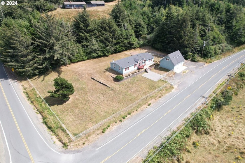 Welcome to your dream coastal escape with breathtaking Pacific - Beach Home for sale in Gold Beach, Oregon on Beachhouse.com