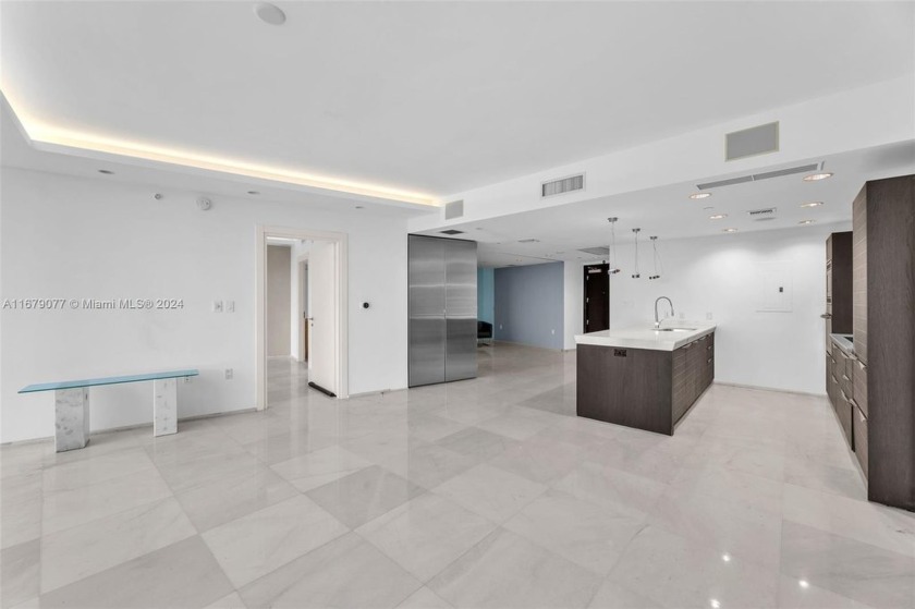 This highly sought-after '07' home at The Epic offers panoramic - Beach Condo for sale in Miami, Florida on Beachhouse.com