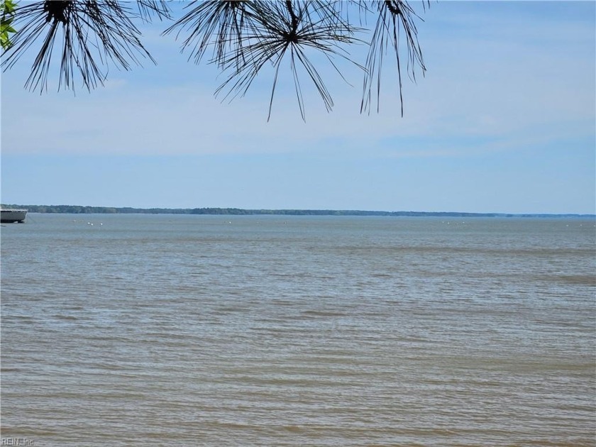 Overlooking the majestic James River, this 1.07 acre lot in up - Beach Lot for sale in Smithfield, Virginia on Beachhouse.com