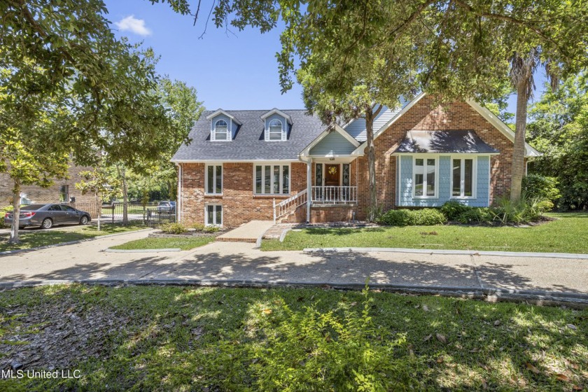 Spacious and well-appointed property with cathedral ceiling - Beach Home for sale in Ocean Springs, Mississippi on Beachhouse.com