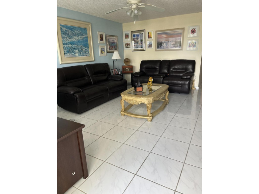 This is a Turnkey condo.  BRAND NEW AC JUST INSTALLEDe and enjoy - Beach Condo for sale in Boca Raton, Florida on Beachhouse.com