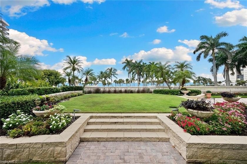 Truly one of a kind, this spectacular garden residence at The - Beach Home for sale in Naples, Florida on Beachhouse.com