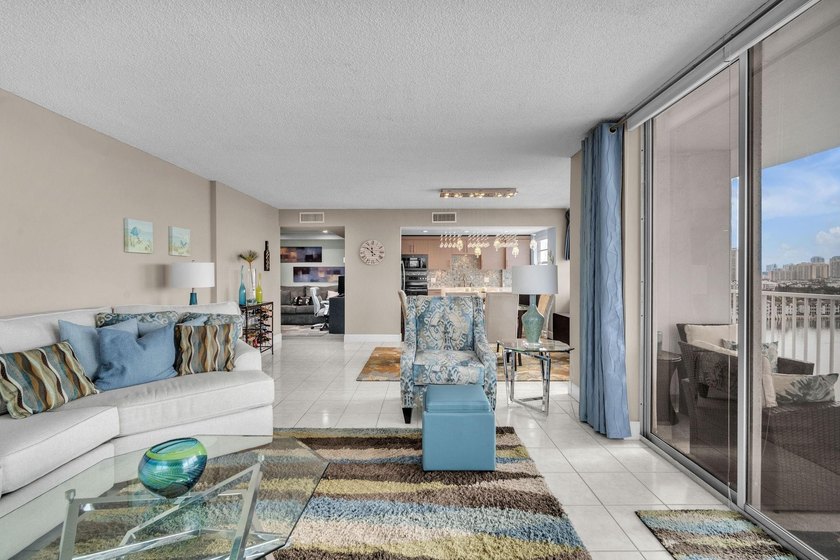 Amazing 2-bedroom, 2-bath plus den condominium in the heart of - Beach Condo for sale in Aventura, Florida on Beachhouse.com