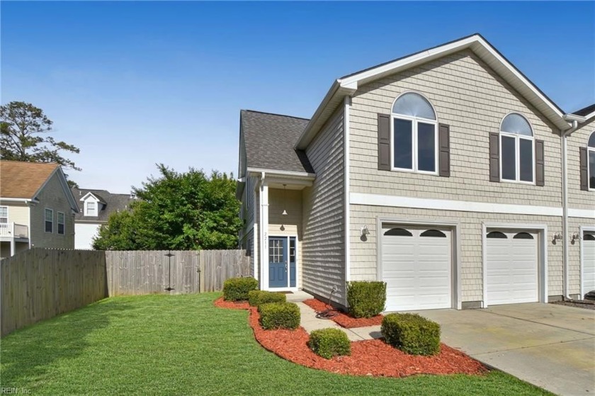 Impeccable no-fee duplex-style condo in the sought-after Chick's - Beach Home for sale in Virginia Beach, Virginia on Beachhouse.com