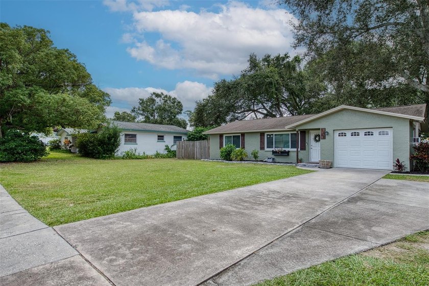 This 2 Bedroom, 2 Bath home with garage is perfect for new home - Beach Home for sale in Palm Harbor, Florida on Beachhouse.com