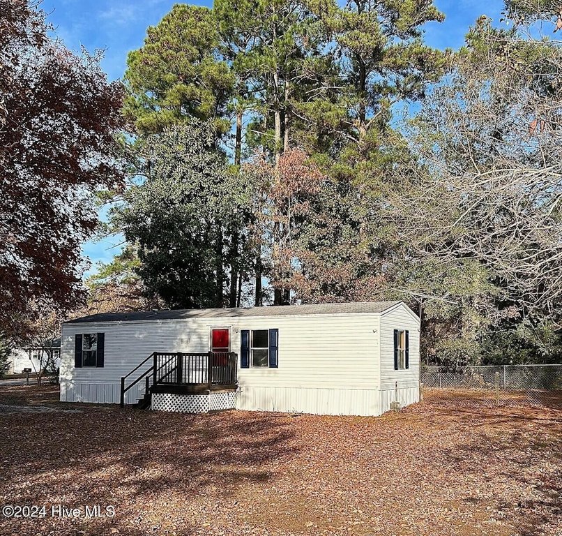 Forget your troubles as you get away from it all in this quiet - Beach Home for sale in Edenton, North Carolina on Beachhouse.com