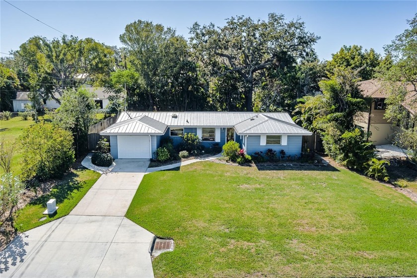 Super cute and move-in ready with NO DEED RESTRICTIONS, NO CDD - Beach Home for sale in Ellenton, Florida on Beachhouse.com