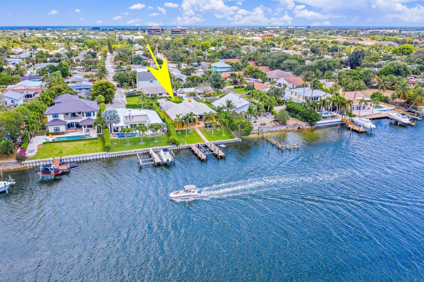 Please Check Out Video Tour! Direct Intracoastal Estate w/ - Beach Home for sale in North Palm Beach, Florida on Beachhouse.com