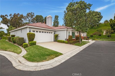 Discover the ideal two-bedroom, two-bath corner lot in Casa Del - Beach Home for sale in Mission Viejo, California on Beachhouse.com