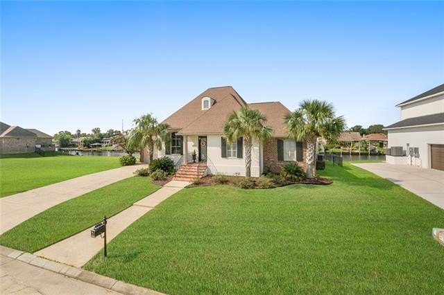 Spectacular waterfront living in private gated neighborhood - Beach Home for sale in Slidell, Louisiana on Beachhouse.com