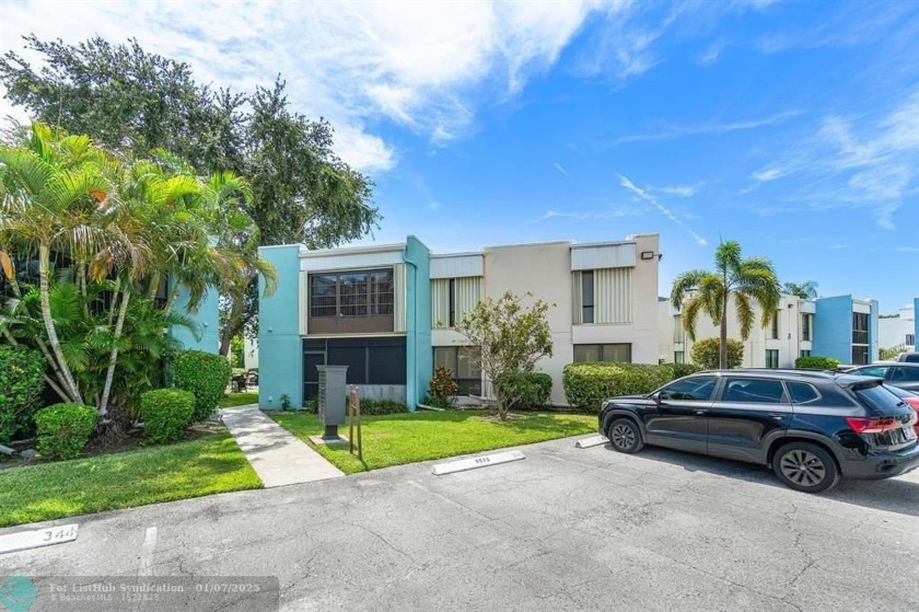 East Delray move-in ready 2 bed/2 bath ground floor corner unit - Beach Condo for sale in Delray Beach, Florida on Beachhouse.com