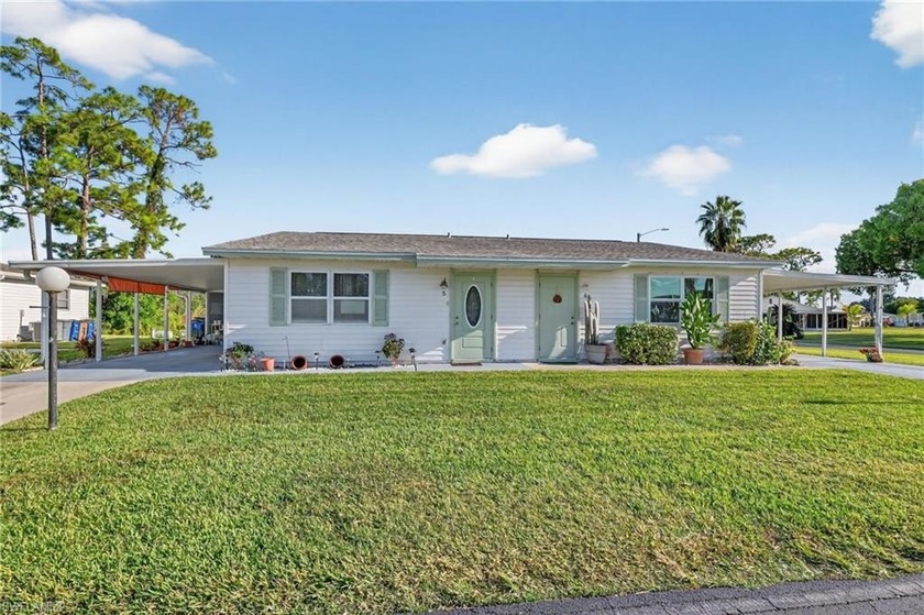 **MOTIVATED SELLER**  **MOVING READY** Welcome to this cozy and - Beach Home for sale in Lehigh Acres, Florida on Beachhouse.com