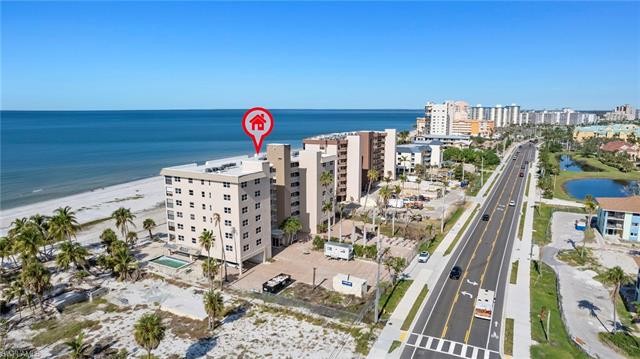 2/2 split-bedroom condo with GULF VIEWS and great RENTAL INCOME - Beach Condo for sale in Fort Myers Beach, Florida on Beachhouse.com