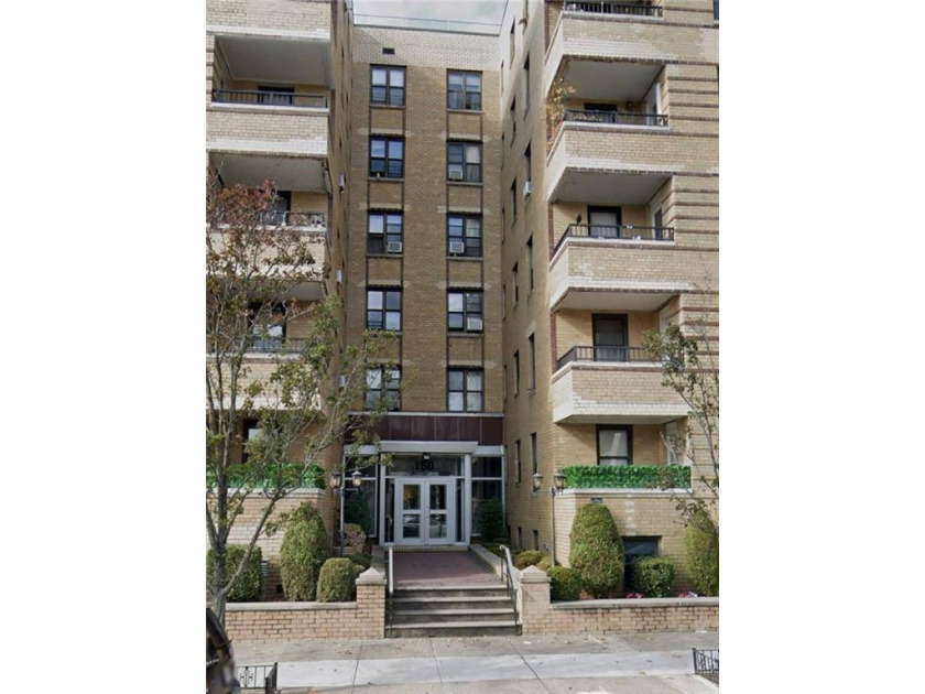 Manhattan Beach- Spacious and bright 2-bedroom, 1-bathroom - Beach Condo for sale in Brooklyn, New York on Beachhouse.com