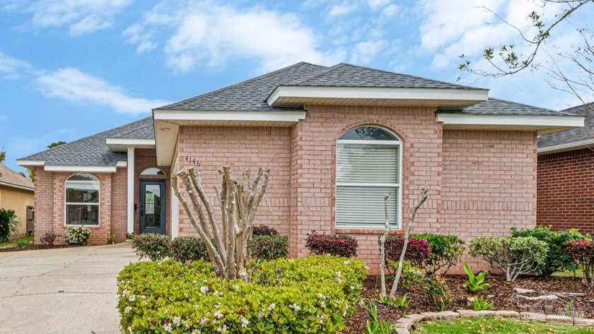 *OPEN HOUSE SAT MARCH 28th 2-4pm*Beautifully updated brick home - Beach Home for sale in Gulf Breeze, Florida on Beachhouse.com