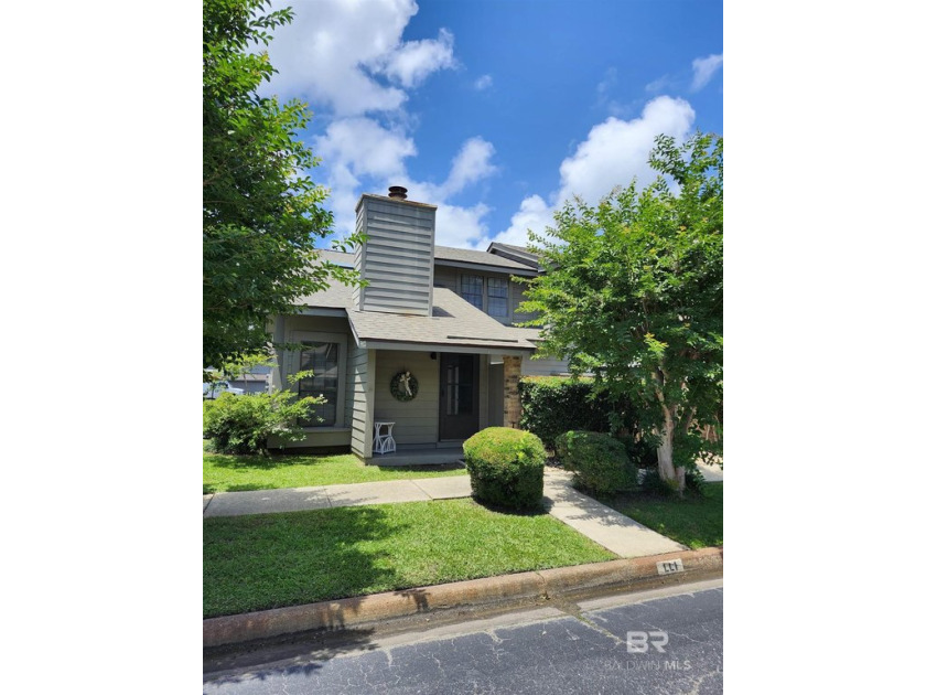 Beautiful town home in GULF SHORES with a POOL!!! Minutes from - Beach Condo for sale in Gulf Shores, Alabama on Beachhouse.com