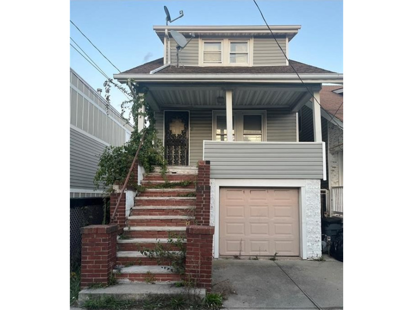 Calling All INVESTORS....  Calling All Buyers With THE MEETING - Beach Home for sale in Far Rockaway, New York on Beachhouse.com