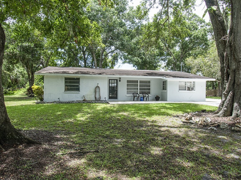 Discover your serene retreat! This charming three-bedroom - Beach Home for sale in Vero Beach, Florida on Beachhouse.com