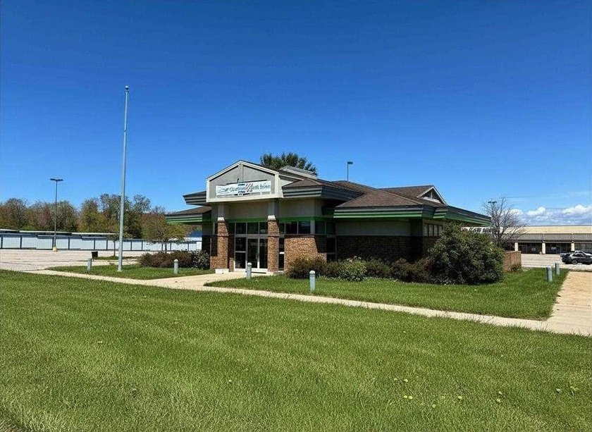 Establish your business in this high-visibility, 2,500 sq. ft - Beach Commercial for sale in Charlevoix, Michigan on Beachhouse.com