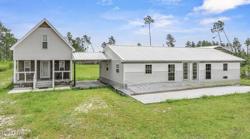 TONS OF POTENTIAL!! Charming 1 bedroom/1 bathroom cottage with a - Beach Townhome/Townhouse for sale in Port St Joe, Florida on Beachhouse.com