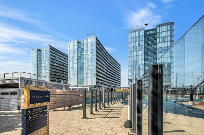 Prime location of Downtown Flushing! Gorgeous, stylish - Beach Condo for sale in Flushing, New York on Beachhouse.com